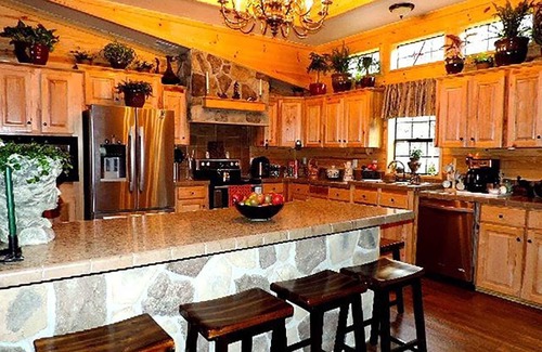 Boerne Cabin | Experience MegaCabin: Wildlife Preserve & Animal Sanctuary