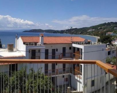 Skiathos Town Apartment | Oceanfront Megali Ammos House with Breakfast & Views