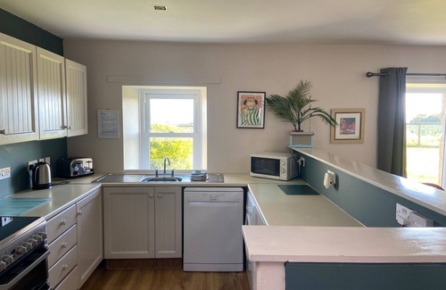 Anstruther Cottage | Meggie Allans Cottage: Cozy Retreat for 4 with Breakfast