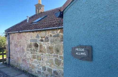 Anstruther Cottage | Meggie Allans Cottage: Cozy Retreat for 4 with Breakfast