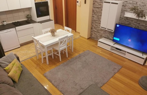 Istok Apartment | Top-Rated Megi Hotel: Family-Friendly Comfort Awaits
