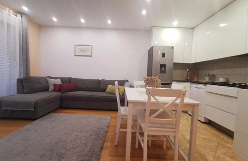 Istok Apartment | Top-Rated Megi Hotel: Family-Friendly Comfort Awaits