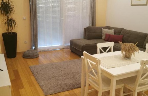 Istok Apartment | Top-Rated Megi Hotel: Family-Friendly Comfort Awaits