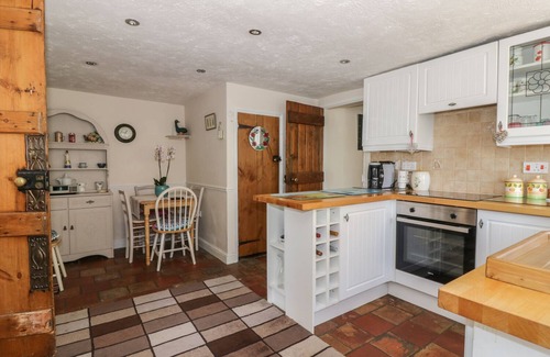 Drayton House | MEGS COTTAGE: Pet-Friendly Retreat with a Garden in Norwich