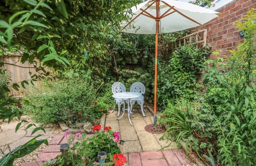 Drayton House | MEGS COTTAGE: Pet-Friendly Retreat with a Garden in Norwich