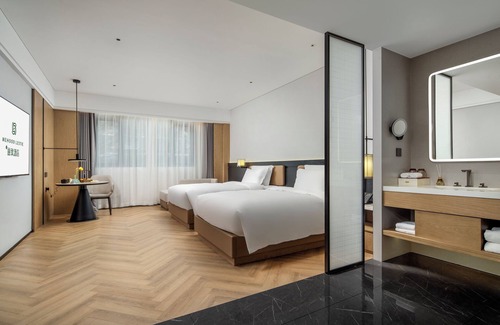 Panyu Hotel | Mehood Lestie International Hotel Panyu Wanbo Yuangang Metro Station Branch - Free Shuttle Bus to Canton Fair Complex During Canton Fair Period