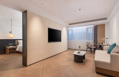 Panyu Hotel | Mehood Lestie International Hotel Panyu Wanbo Yuangang Metro Station Branch - Free Shuttle Bus to Canton Fair Complex During Canton Fair Period