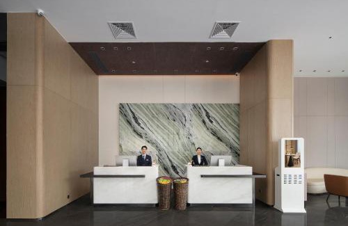 Panyu Hotel | Mehood Lestie International Hotel Panyu Wanbo Yuangang Metro Station Branch - Free Shuttle Bus to Canton Fair Complex During Canton Fair Period & Free afternoon tea & Free midnight snack & Free VPN Internet Access