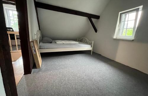 Siegen House | Prime Location Rooms with Family and Pet-Friendly Amenities
