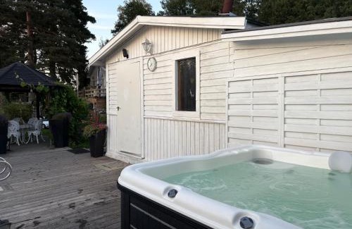 Uppsala Bed & Breakfast | Mehri: Ocean View Retreat with Spa & Pool Amenities
