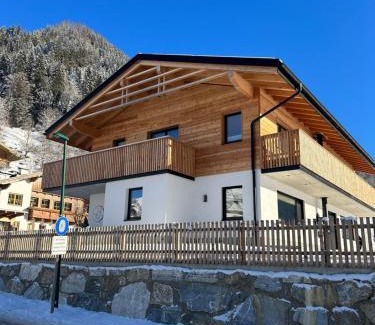 Schladming Apartment | Top-Rated Mei-so-nett Appartement Hutegger with Cozy Fireplace