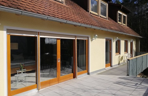 Aue Apartment | Bright Retreat with Sun Terrace near Altmühlsee & Brombachsee