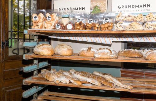 Neulindenau Apartment | Meisterzimmer: Guest Rated 9/10 with Hot Tub & Breakfast