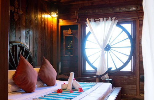 Stung Treng House | Explore Mekong Bird Resort: Family-Friendly with Pool & Dining