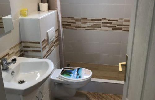 Balatonfokajar House | Oceanfront Melánia Vendégház: Family-Friendly Getaway