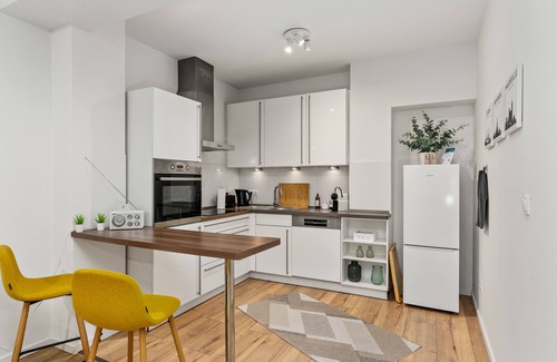 Altstadt Apartment | Cozy City Apartment Overlooking the Park with Breakfast
