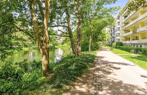 Altstadt Apartment | Cozy City Apartment Overlooking the Park with Breakfast