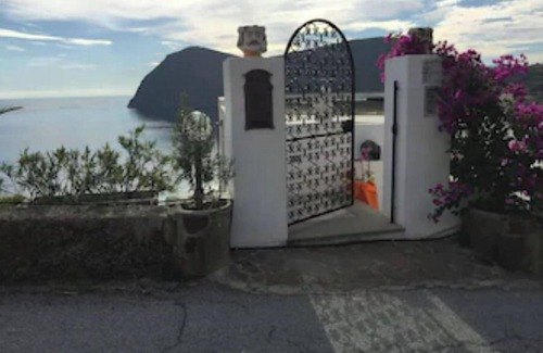 Canneto Apartment | Experience Mela House: Breathtaking Views of Aeolian Islands
