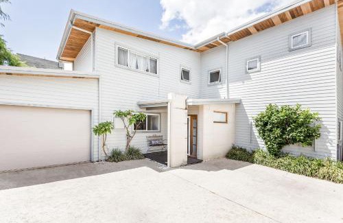 Dunsborough House | Experience Ocean Views at Melaleuca: Pet-Friendly Retreat