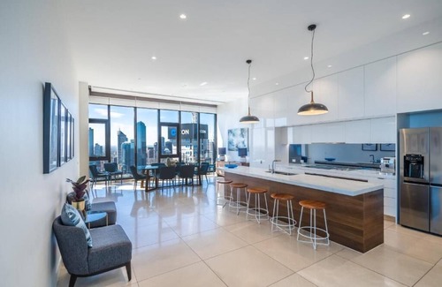 Southbank Apartment | Indulge in Melbourne City Apartments Skyview Penthouse