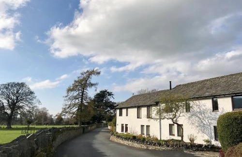 Lorton House | Discover Family-Friendly Comfort at Melbreak Hotel