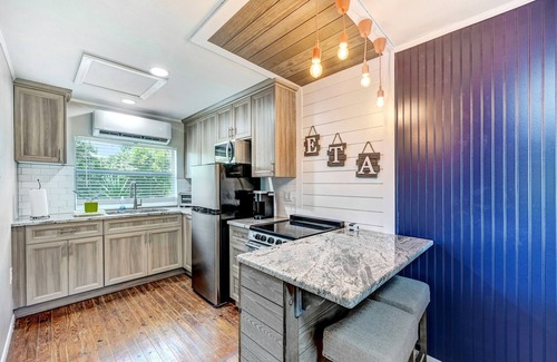 Melbourne Apartment | Pet-Friendly Oceanfront Studio in Downtown Melby's