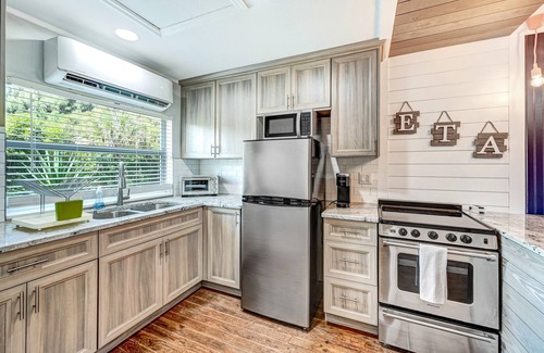 Melbourne Apartment | Pet-Friendly Oceanfront Studio in Downtown Melby's
