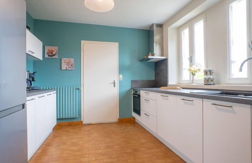 Plouzelambre House | Pet-Friendly Melchoneg: Oceanfront Retreat with Spa & Breakfast