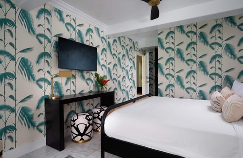 Wailuku Bed & Breakfast | Experience Mele Suite: Historic Charm with Free Breakfast