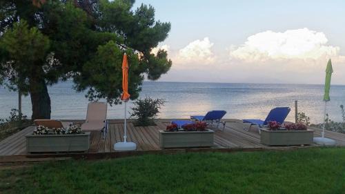 Aipeia Villa | Oceanfront Meli Seaside Villas - Guest Rated 9.7/10