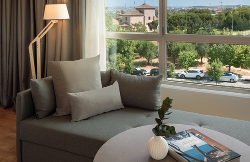 Barajas Hotel | Experience Melia Barajas: 4-Star Stay with Pool & Spa