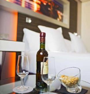 La Buhaira Hotel | Inviting Melia Lebreros: Oceanfront Escape with Pool