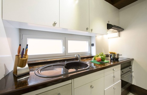 Melide Apartment | Experience Melide On The Lake with Ocean View & Breakfast