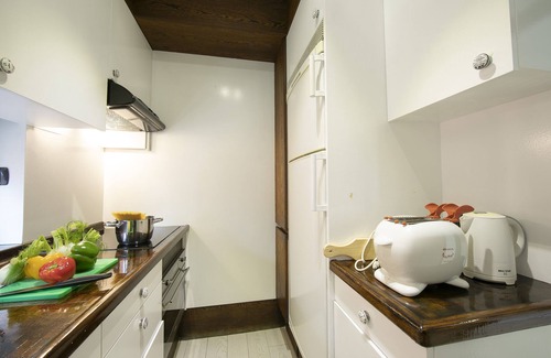 Melide Apartment | Experience Melide On The Lake with Ocean View & Breakfast