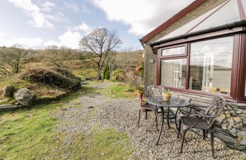 Garndolbenmaen House | Melin Newydd: 4-Star Getaway for Pet Lovers