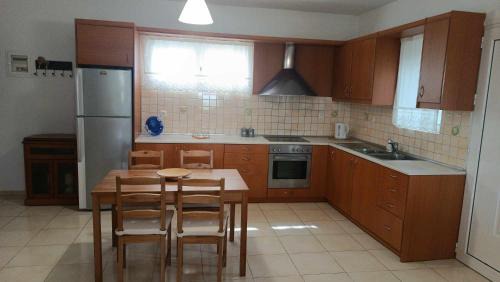 Akoumia Apartment | Cozy Oceanfront Melina Apartment in Akoumia Village