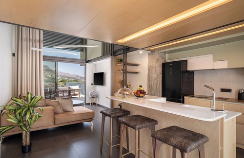 Patsianos House | Melissa Luxury Suite with Private Pool