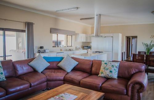 Breede River Valley House | Discover Melk Houte Bosch Guest Farm: Family-Friendly Retreat