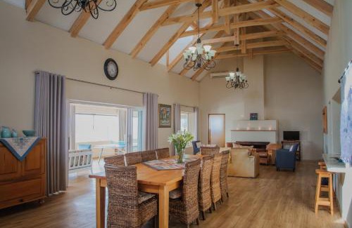 Breede River Valley Apartment | Elegant Melk Houte Bosch Manor House with Oceanfront Pool