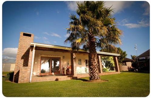 Hessequa House | Melkboom Guest Farm: Family-Friendly Retreat with Kitchen