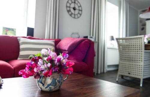 Loit House | Experience Melkerhaus: Pet-Friendly Oceanfront Retreat