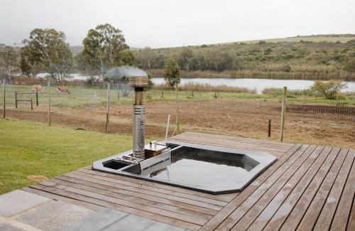 Boesmanspad House | Relax at Melkhout Farm Cottage - Rated 9.4/10 & Pet Friendly
