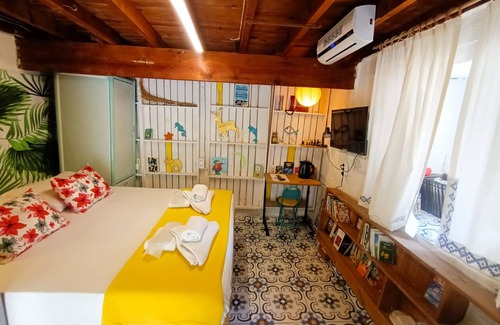 Urla Bed & Breakfast | Cozy Mell10 House: Family-Friendly with Great Amenities