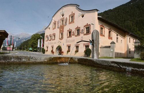 Pettnau Hotel | Discover Mellauner Hof: Pet-Friendly 4-Star Retreat