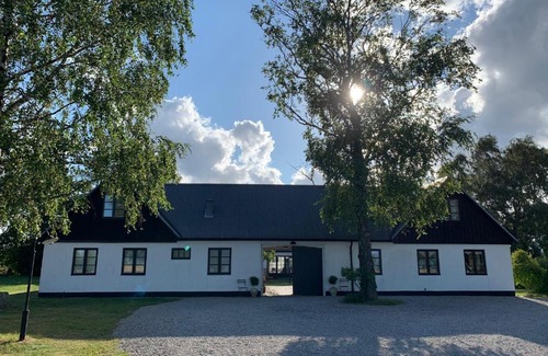 Kivik Bed & Breakfast | Guest Rated 10/10: Mellby Atelier på Österlen Awaits