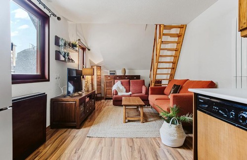 Formigal Apartment | Convenient MELLER Hotel: Garaje, Wifi & Ski Bus Access