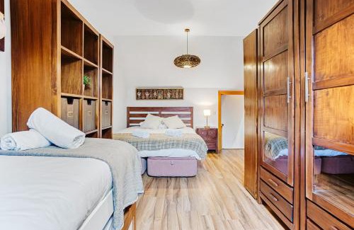 Formigal Apartment | Convenient MELLER Hotel: Garaje, Wifi & Ski Bus Access