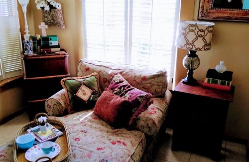 Marble Falls House | Relax at Mellow Yellow Guesthouse with Pool & Breakfast