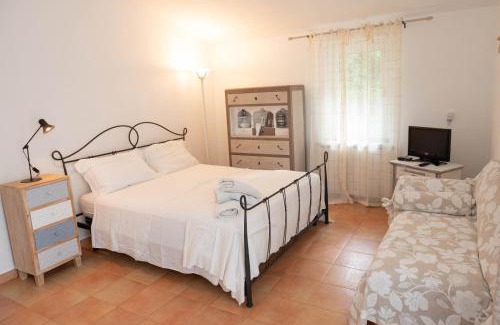 San Felice a Cancello Apartment | Tranquil Oasis Steps from Attractions with Pool & Ocean Views