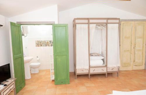 San Felice a Cancello Apartment | Tranquil Oasis Steps from Attractions with Pool & Ocean Views